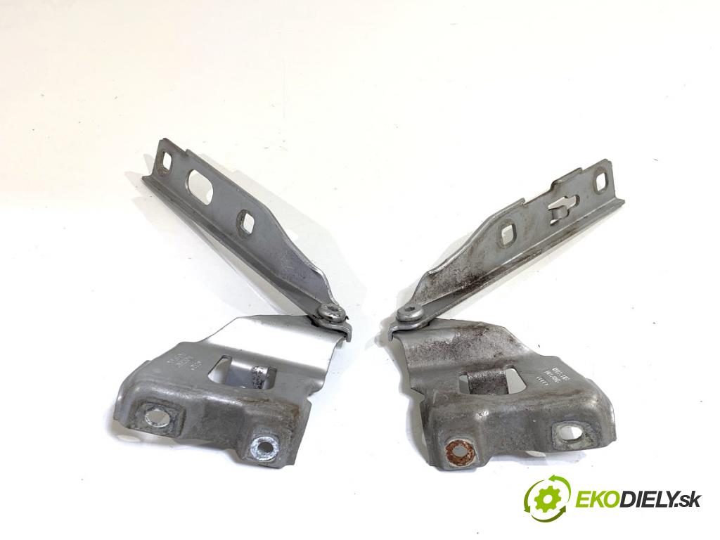 AUDI A4 B8 Kombi 2009 118 kW 1.8 TFSI 1798 závesky kapoty predný 8K0823302D