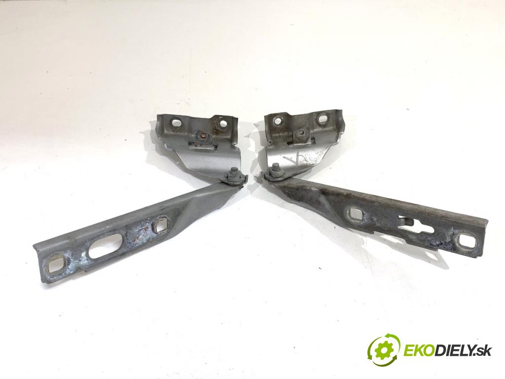 AUDI A4 B8 Kombi 2009 118 kW 1.8 TFSI 1798 závesky kapoty predný 8K0823302D