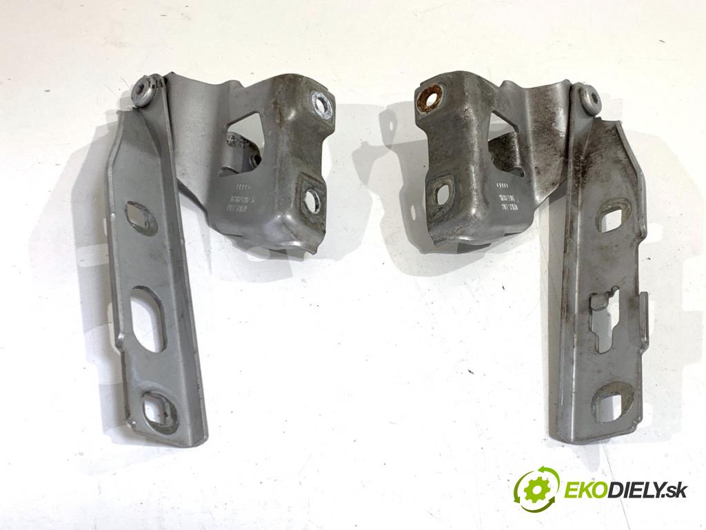 AUDI A4 B8 Kombi 2009 118 kW 1.8 TFSI 1798 závesky kapoty predný 8K0823302D