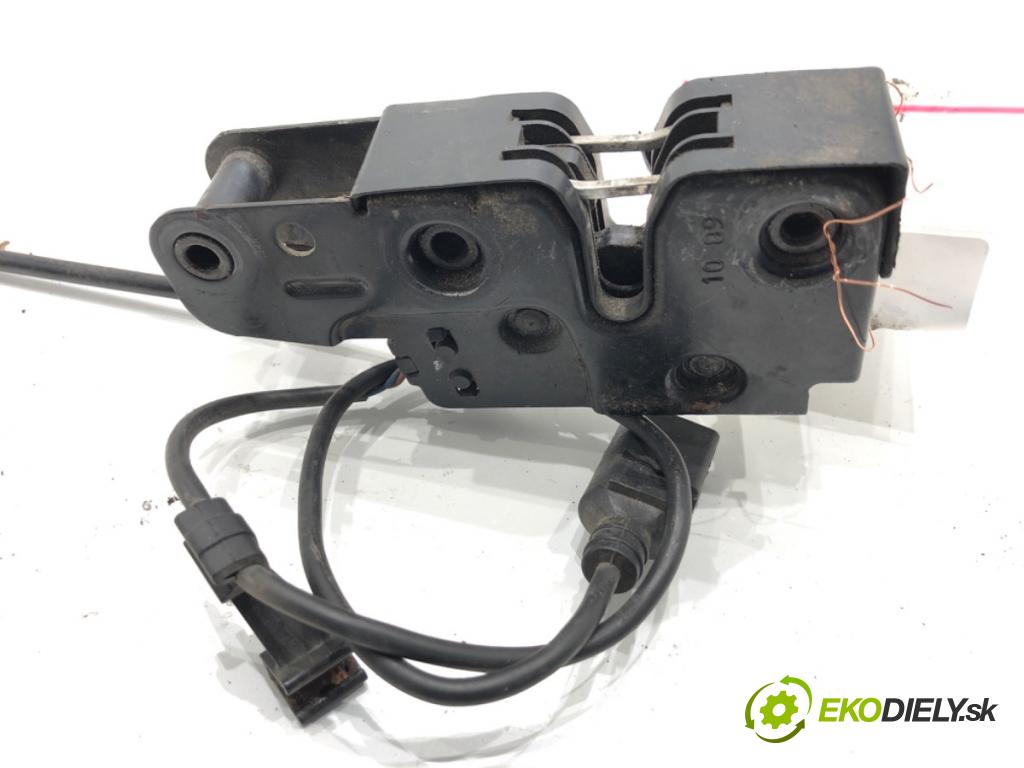 AUDI A4 B8 Kombi 2009 118 kW 1.8 TFSI 1798 zámok kapoty přední část 8K0823509A