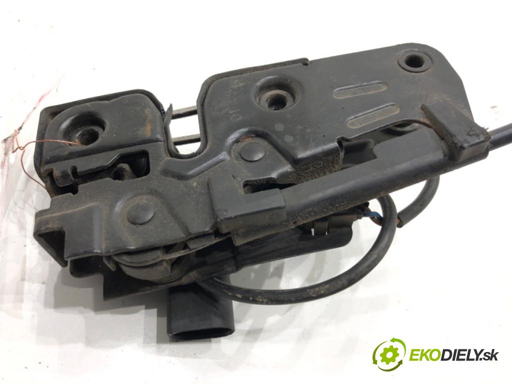 AUDI A4 B8 Kombi 2009 118 kW 1.8 TFSI 1798 zámok kapoty predný 8K0823509A