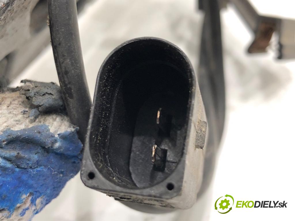 AUDI A4 B8 Kombi 2009 118 kW 1.8 TFSI 1798 zámok kapoty predný 8K0823509A