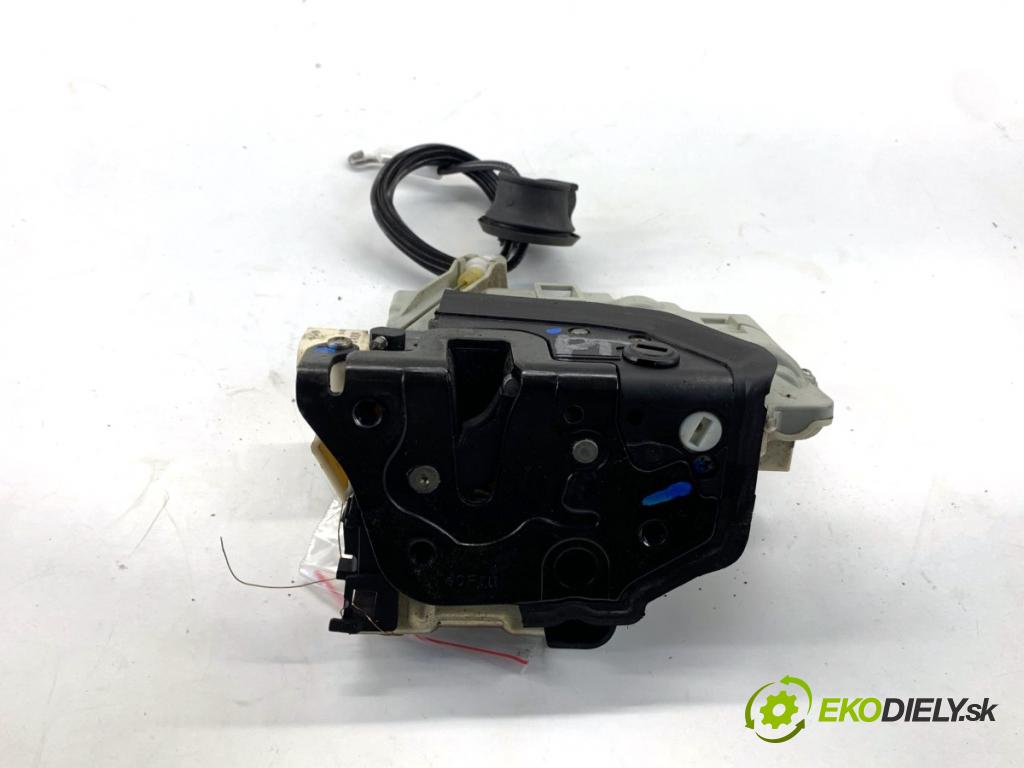 AUDI A4 B8 Kombi 2009 118 kW 1.8 TFSI 1798 zámok Dvere pravy zad 