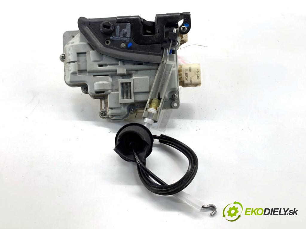 AUDI A4 B8 Kombi 2009 118 kW 1.8 TFSI 1798 zámok Dvere pravy zad