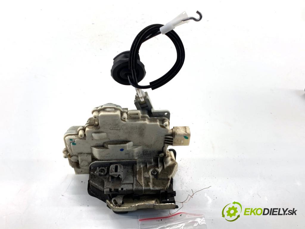 AUDI A4 B8 Kombi 2009 118 kW 1.8 TFSI 1798 zámok Dvere pravy zad