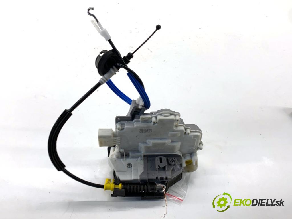 AUDI A4 B8 Kombi 2009 118 kW 1.8 TFSI 1798 zámok Dvere ľavy predný 