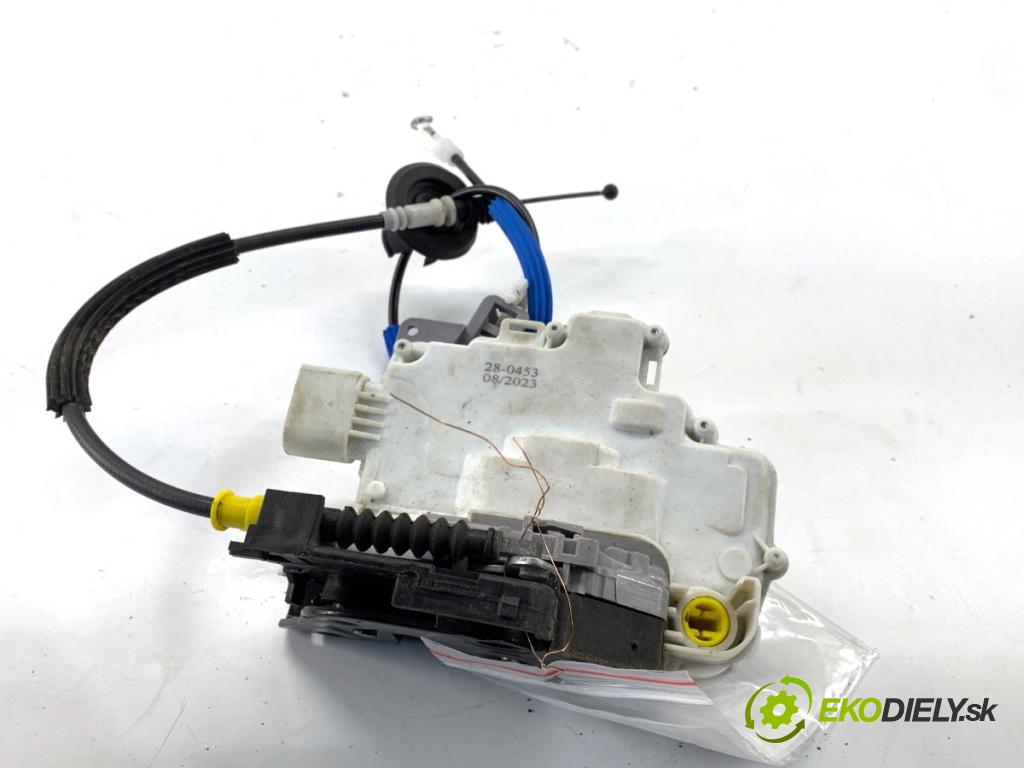 AUDI A4 B8 Kombi 2009 118 kW 1.8 TFSI 1798 zámok Dvere ľavy predný