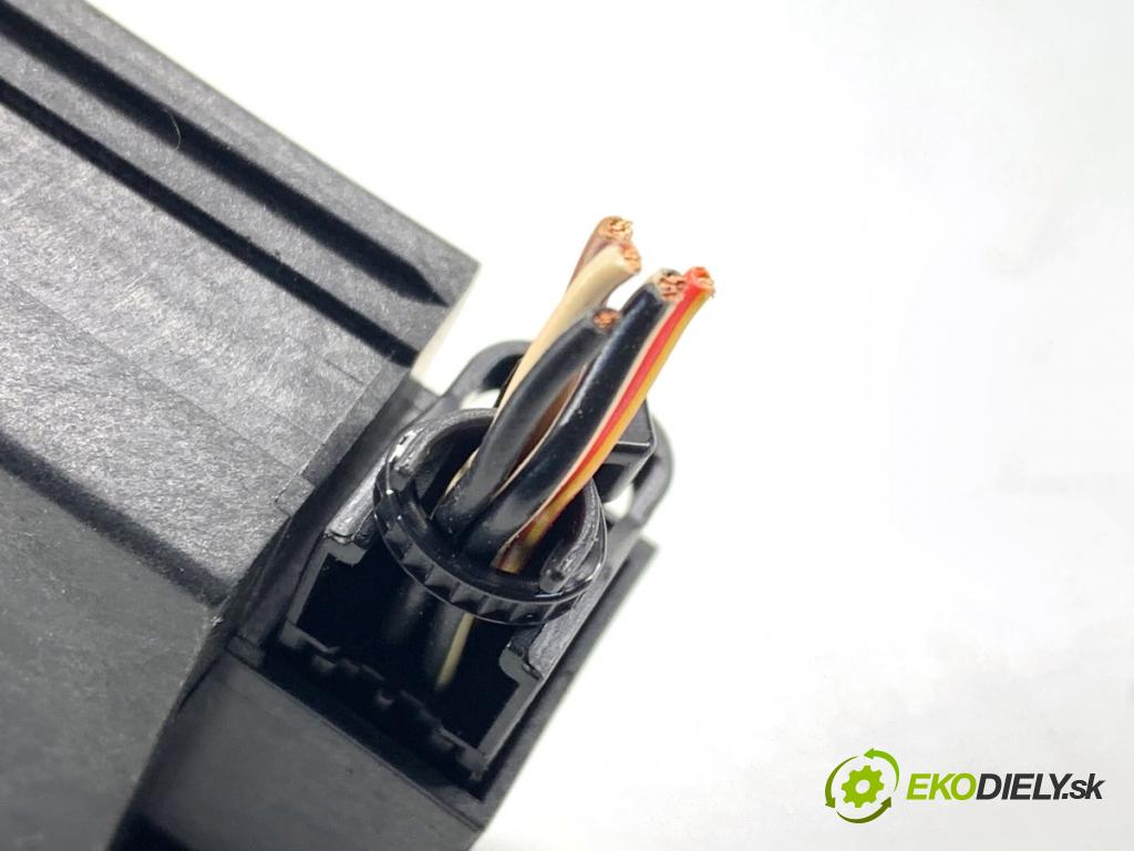 AUDI A4 B8 Kombi 2009 118 kW 1.8 TFSI 1798 Spínač svetiel výstražných (núdzových) 8K1941509A (Prepínacie páčky pod volantom)