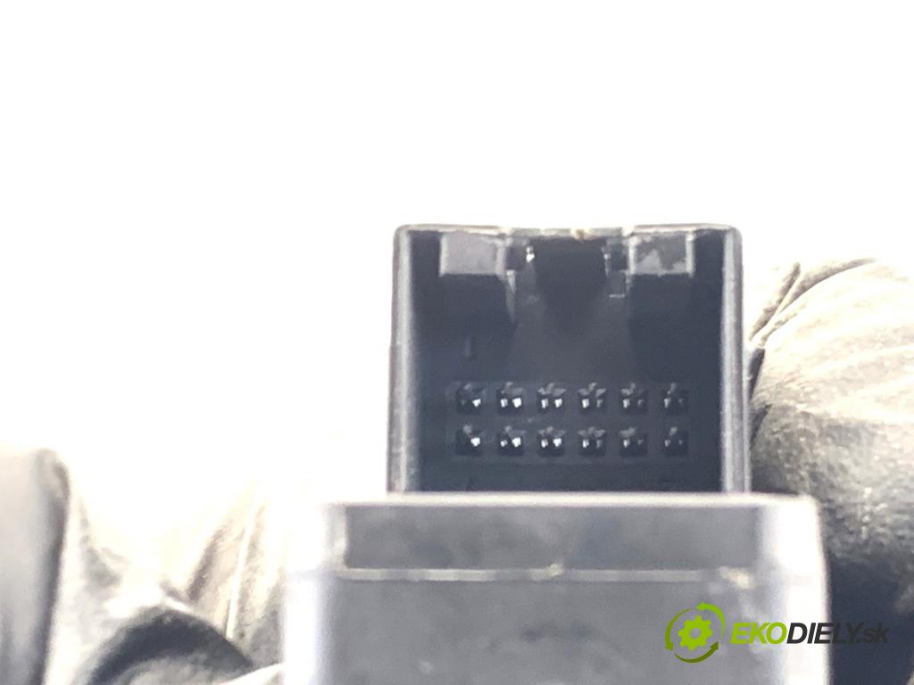 AUDI A4 B8 Kombi 2009 118 kW 1.8 TFSI 1798 spínač brzdy ruční brzdy 8K1927225C (Páčky pod volantem)