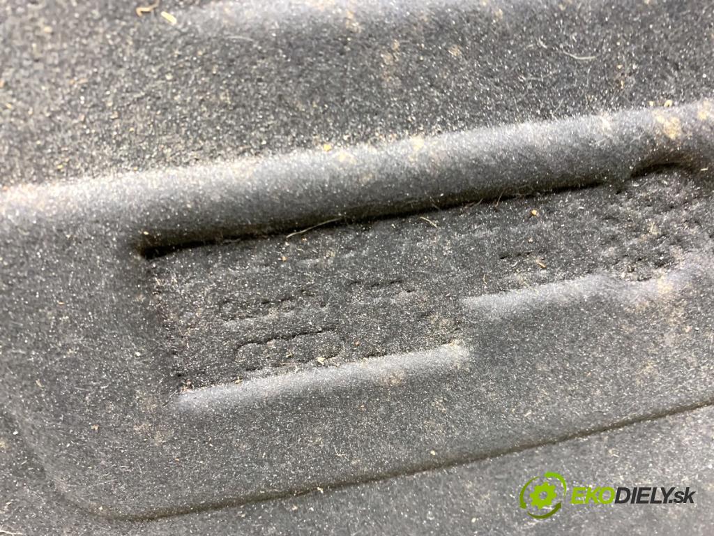 AUDI A4 B8 Kombi 2009 118 kW 1.8 TFSI 1798 Odhlučnenie kapoty