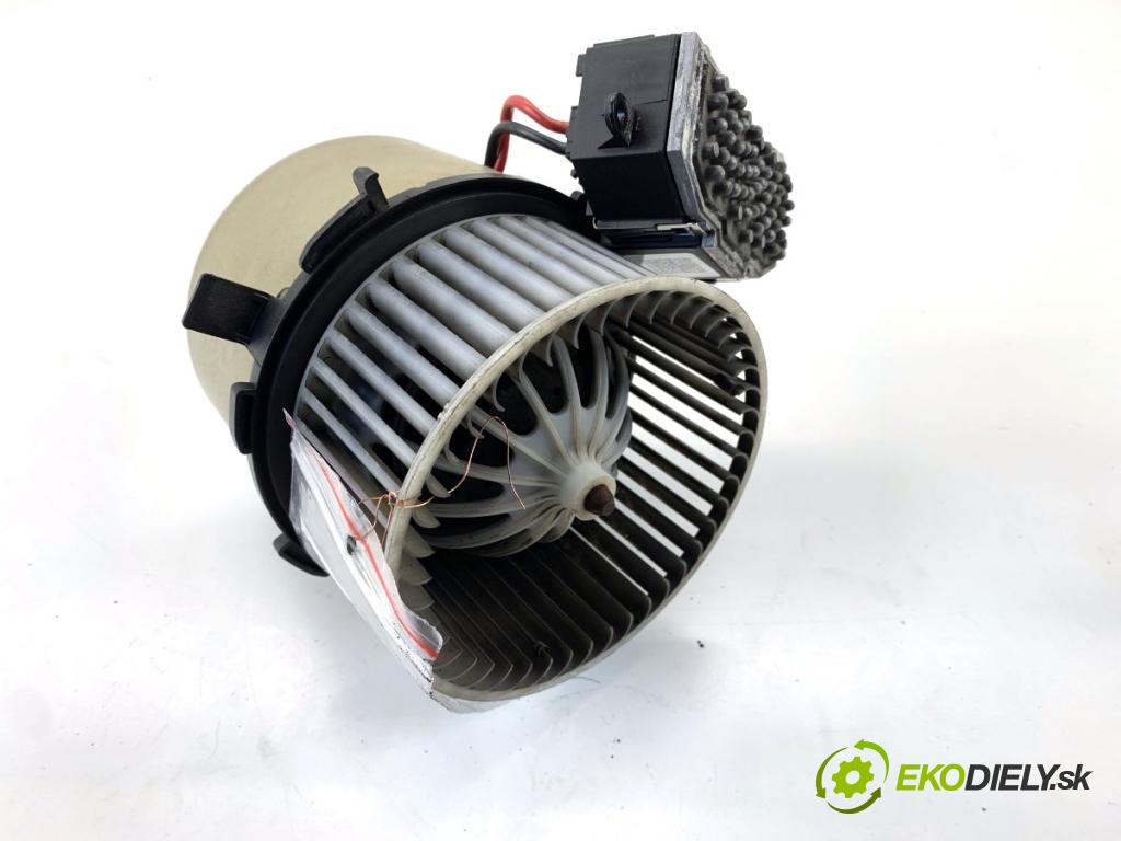 AUDI A4 B8 Kombi 2009 118 kW 1.8 TFSI 1798 topení 8K0820521