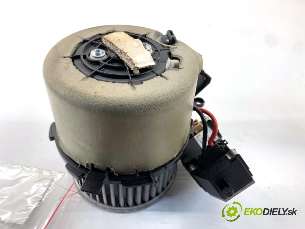 AUDI A4 B8 Kombi 2009 118 kW 1.8 TFSI 1798 ventilátor kúrenia 8K0820521