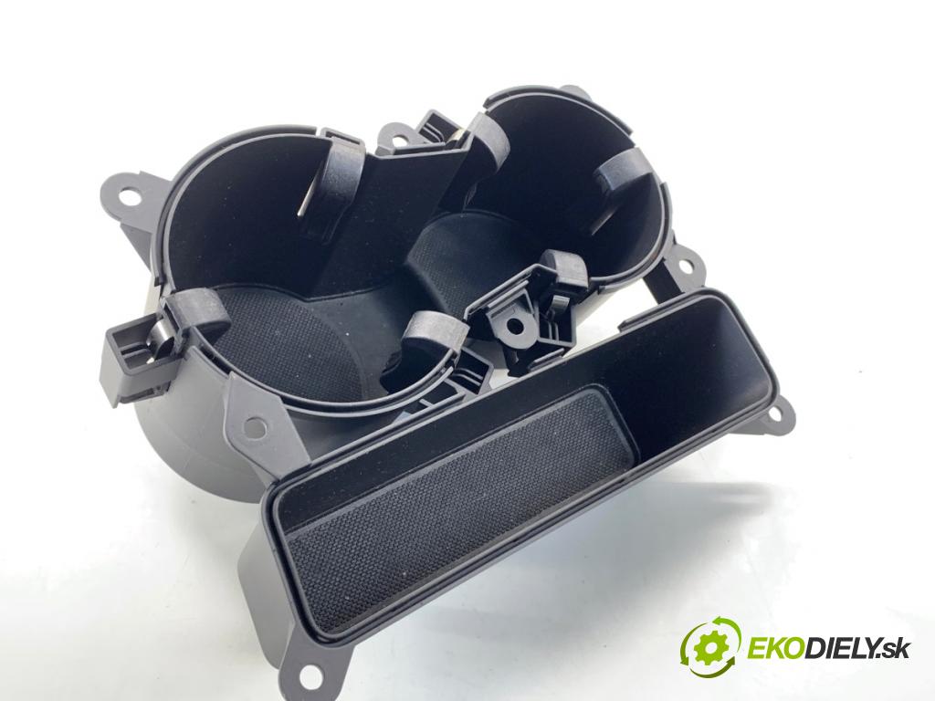 AUDI A4 B8 Kombi 2009 118 kW 1.8 TFSI 1798 držák na nápoje 8K0862533 (Držák nápojů)