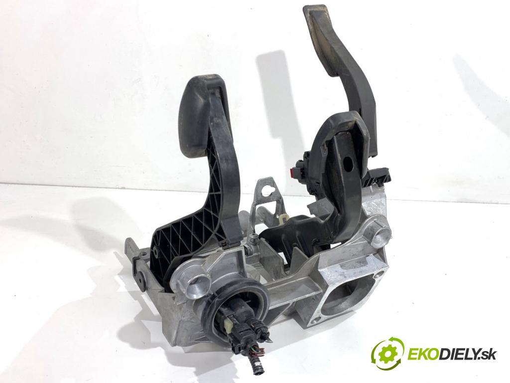 AUDI A4 B8 Kombi 2009 118 kW 1.8 TFSI 1798 PEDÁL: 8K1721117 8K1721316A (Potenciometer plynového pedálu)