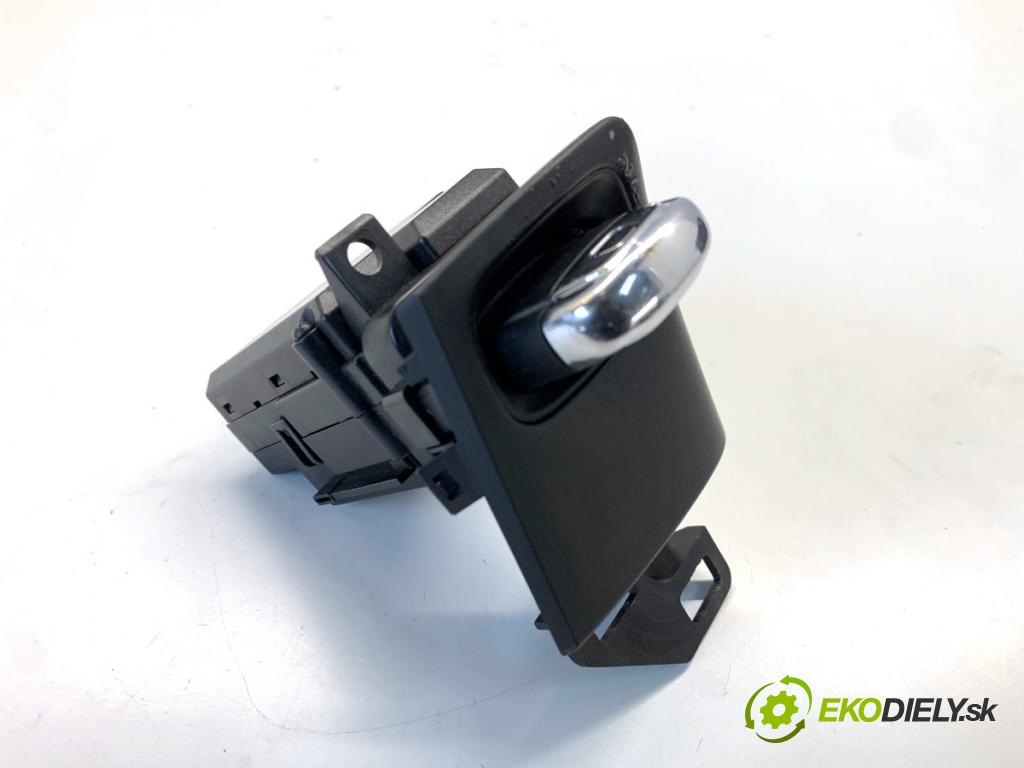 AUDI A4 B8 Kombi 2009 118 kW 1.8 TFSI 1798 spinačka 8K0909131C (Spínacia skrinka)