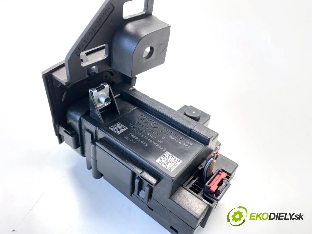 AUDI A4 B8 Kombi 2009 118 kW 1.8 TFSI 1798 spinačka 8K0909131C (Spínacia skrinka)