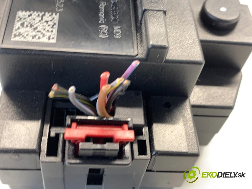 AUDI A4 B8 Kombi 2009 118 kW 1.8 TFSI 1798 spinačka 8K0909131C (Spínacia skrinka)