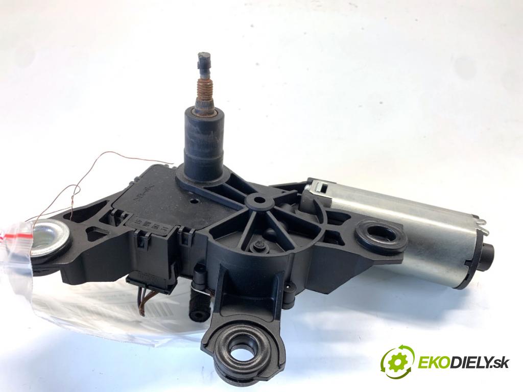 AUDI A4 B8 Kombi 2009 118 kW 1.8 TFSI 1798 Motor stieračov zad