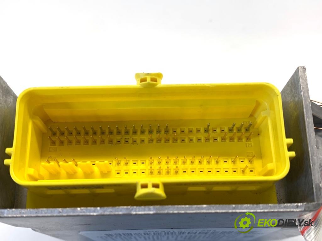 AUDI A4 B8 Kombi 2009 118 kW 1.8 TFSI 1798 senzor airbag 8K0959655B (Snímač)