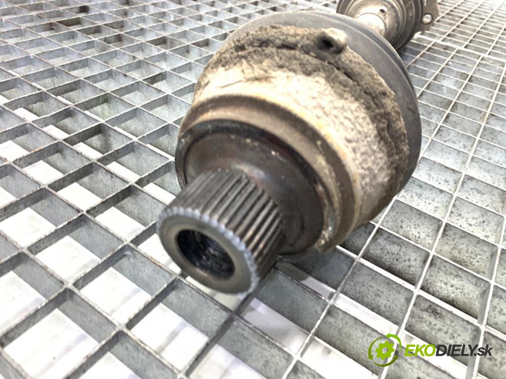 AUDI A4 B8 Kombi 2009 118 kW 1.8 TFSI 1798 poloos levý přední část 8K0407271Q