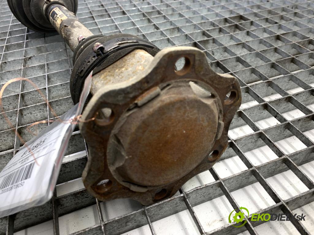 AUDI A4 B8 Kombi 2009 118 kW 1.8 TFSI 1798 poloos levý přední část 8K0407271Q