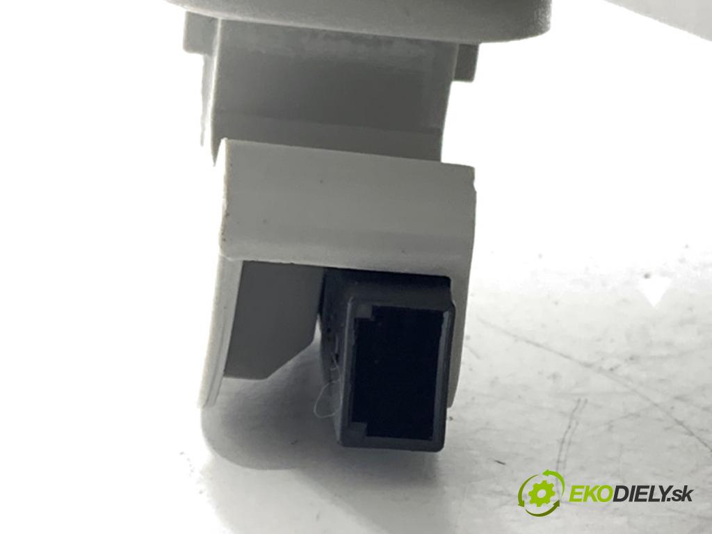 AUDI A4 B8 Kombi 2009 118 kW 1.8 TFSI 1798 Clona slnečná pravy