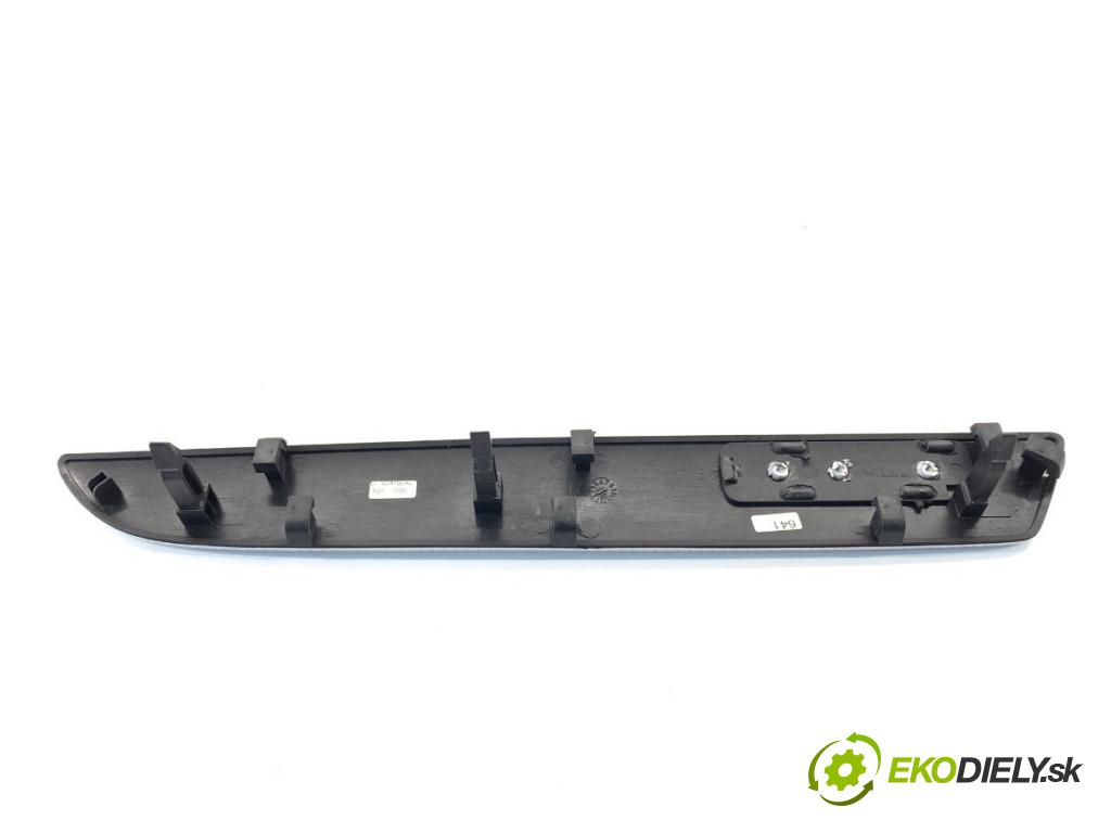 AUDI A4 B8 Kombi 2009 118 kW 1.8 TFSI 1798 lišty kryt  (Lišta)