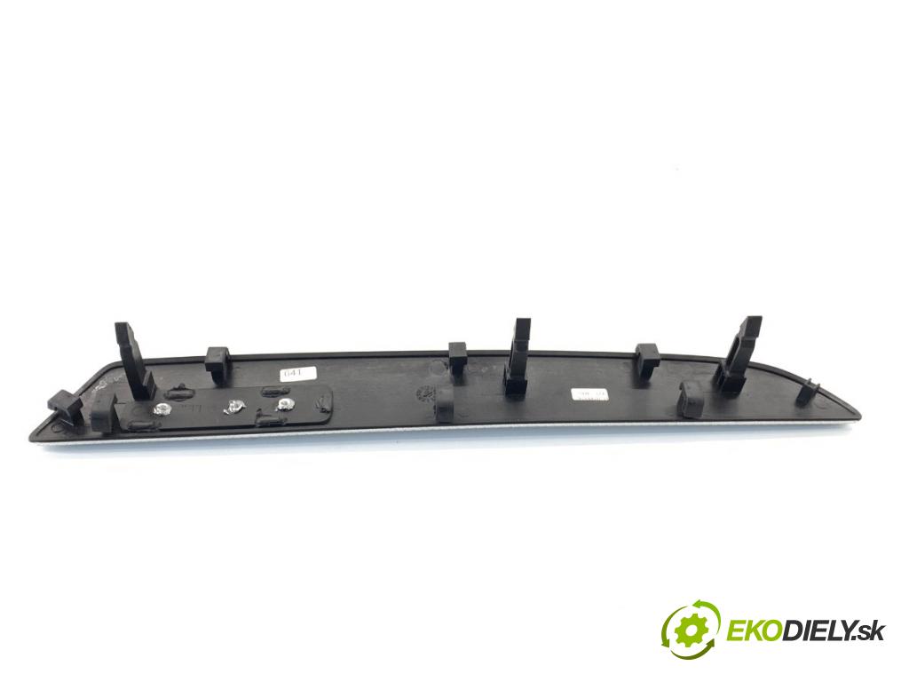 AUDI A4 B8 Kombi 2009 118 kW 1.8 TFSI 1798 lišty kryt  (Lišta)