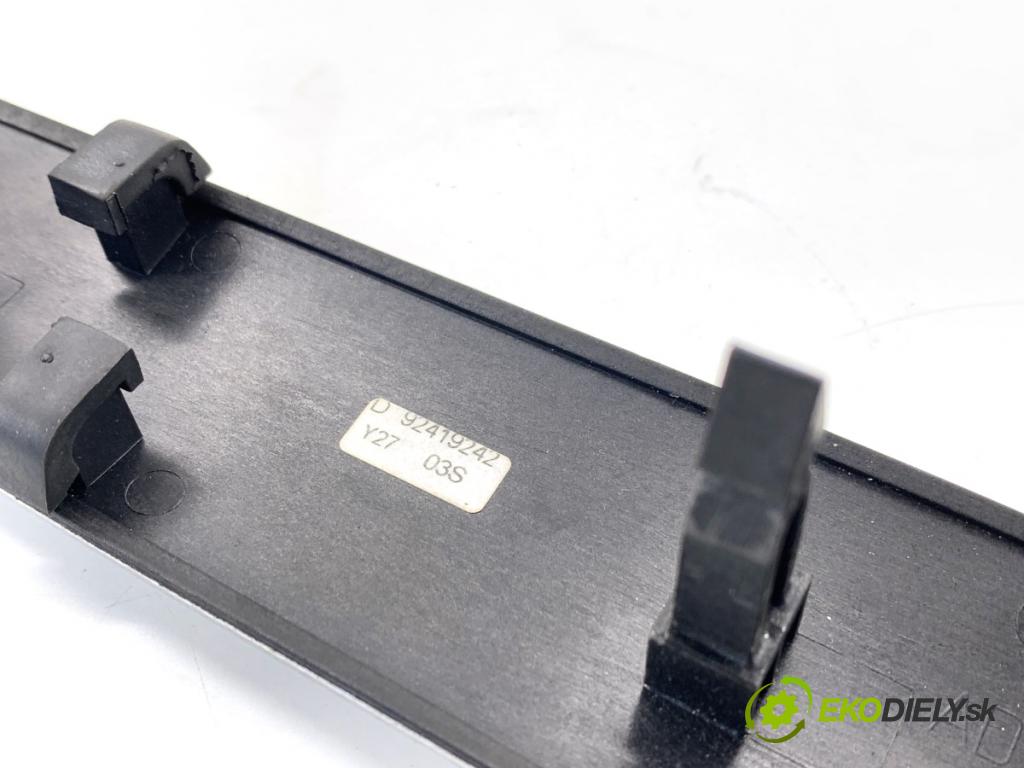 AUDI A4 B8 Kombi 2009 118 kW 1.8 TFSI 1798 lišty kryt  (Lišta)