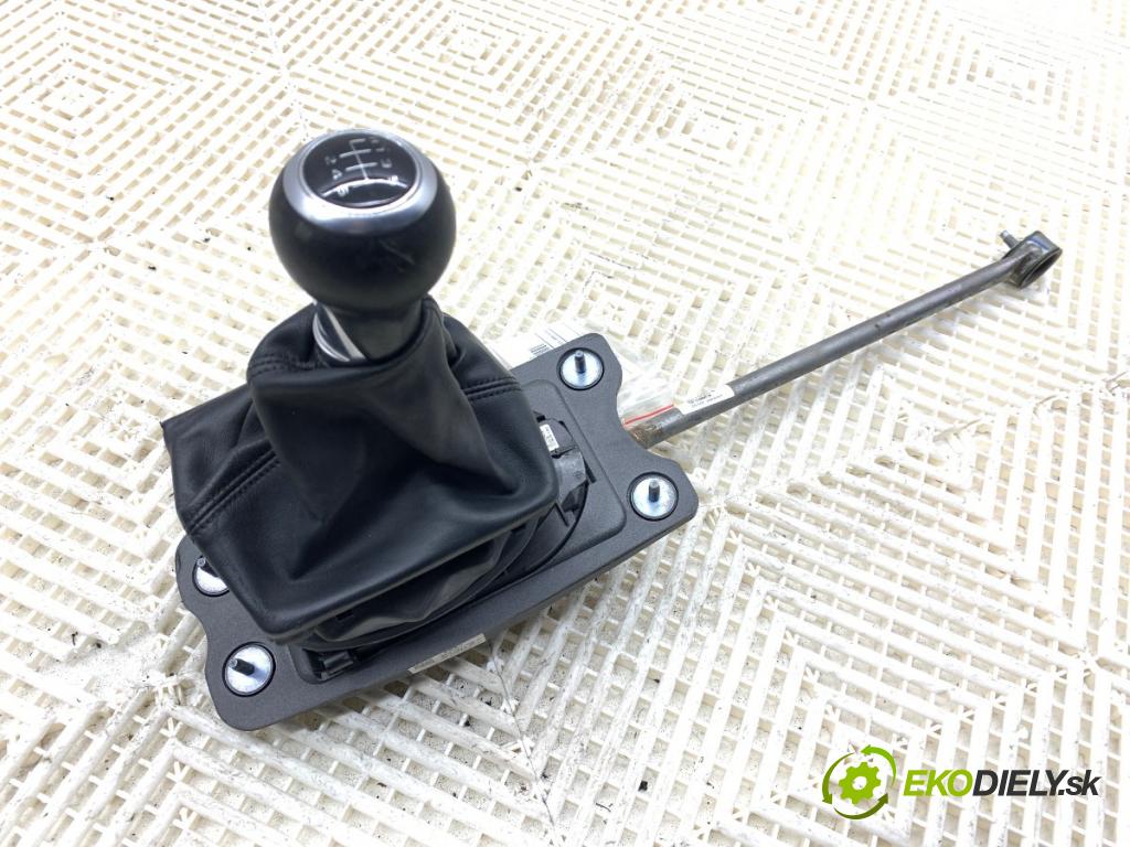 AUDI A4 B8 Kombi 2009 118 kW 1.8 TFSI 1798 Kulisa 8K0711406 (Rýchlostná páka (kulisa))