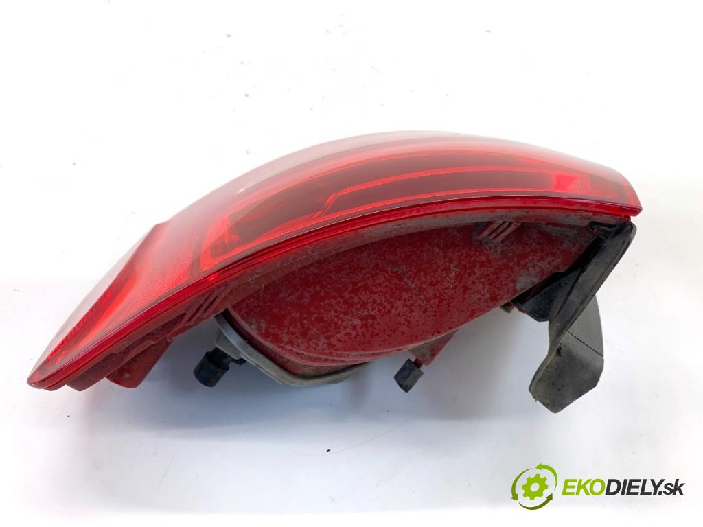 AUDI A4 B8 Kombi 2009 118 kW 1.8 TFSI 1798 Svetlo pravy zad