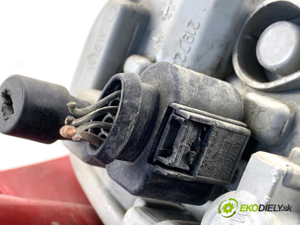 AUDI A4 B8 Kombi 2009 118 kW 1.8 TFSI 1798 Svetlo pravy zad