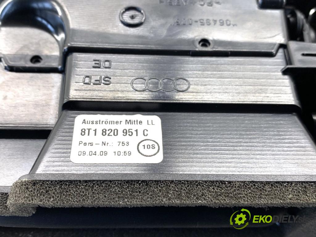 AUDI A4 B8 Kombi 2009 118 kW 1.8 TFSI 1798 Mriežky kúrenia predný 8T1820951C