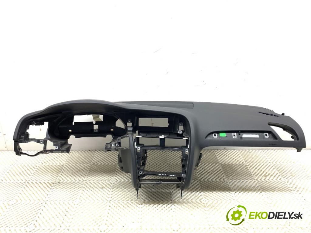 AUDI A4 B8 Kombi 2009 118 kW 1.8 TFSI 1798 Palubná doska 8K1857041 (Palubná doska)