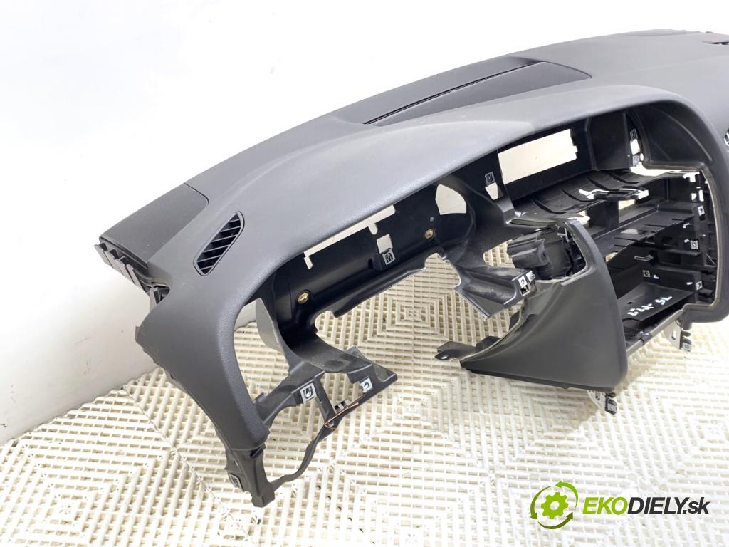 AUDI A4 B8 Kombi 2009 118 kW 1.8 TFSI 1798 Palubná doska 8K1857041 (Palubná doska)