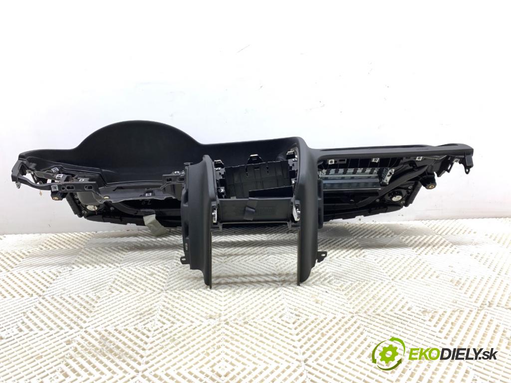 AUDI A4 B8 Kombi 2009 118 kW 1.8 TFSI 1798 Palubná doska 8K1857041 (Palubná doska)