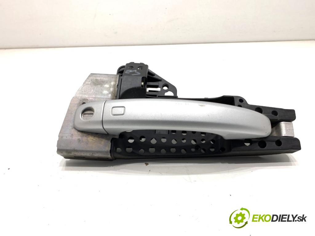 AUDI A4 B8 Kombi 2009 118 kW 1.8 TFSI 1798 Kľučka vonkajšia ľavy predný 