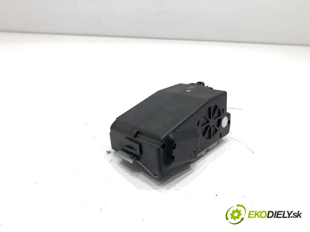 AUDI A4 B8 Kombi 2009 118 kW 1.8 TFSI 1798 blokáda volantu 8K0905852D (Riadenie ostatné)