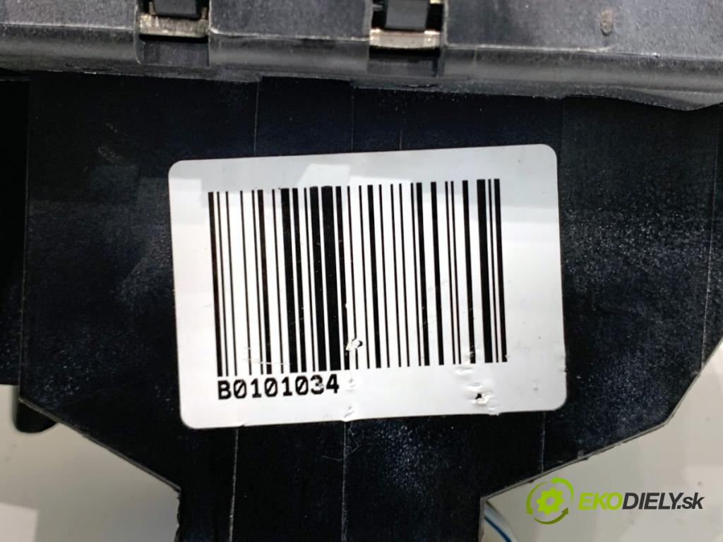 AUDI A4 B8 Kombi 2009 118 kW 1.8 TFSI 1798 svorka plus 8J0915459