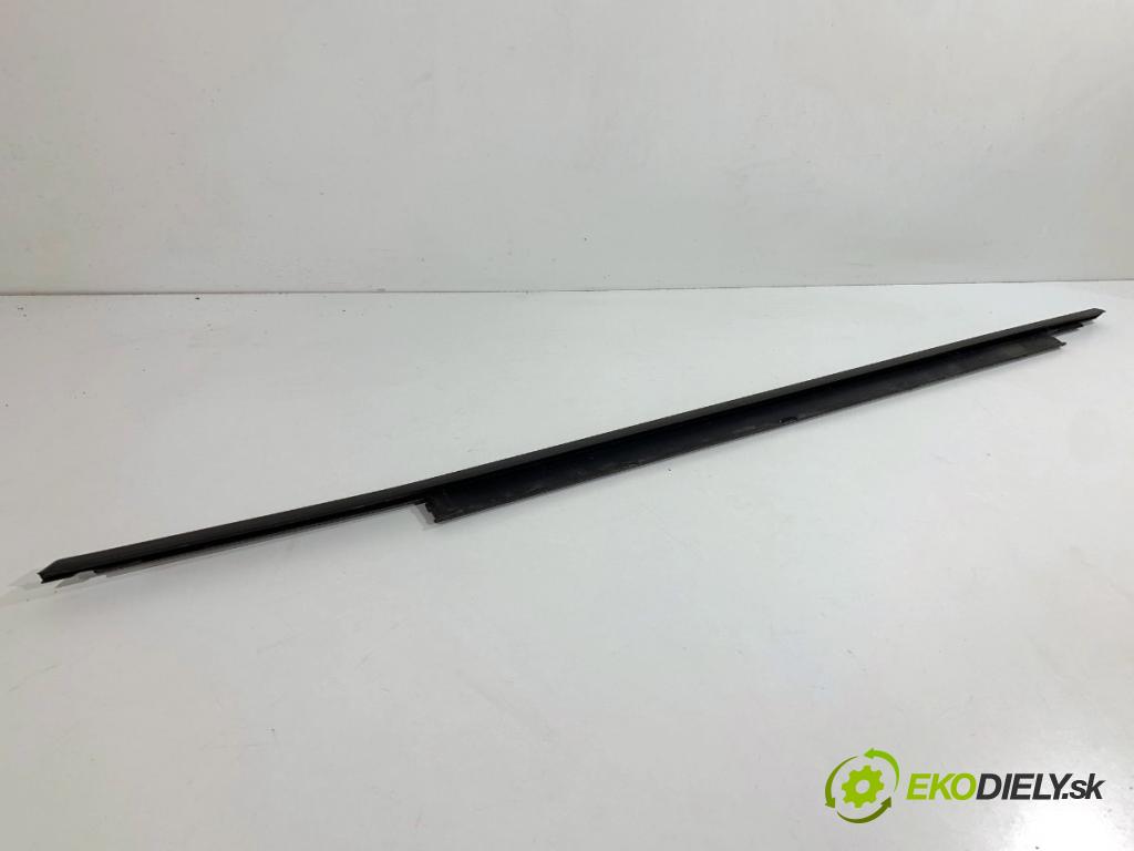 AUDI A4 B8 Kombi 2009 118 kW 1.8 TFSI 1798 lišta Sbírání: přední část levý