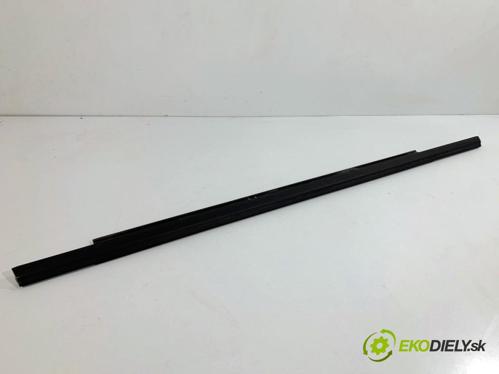 AUDI A4 B8 Kombi 2009 118 kW 1.8 TFSI 1798 Lišta Sbírání: zad pravy 