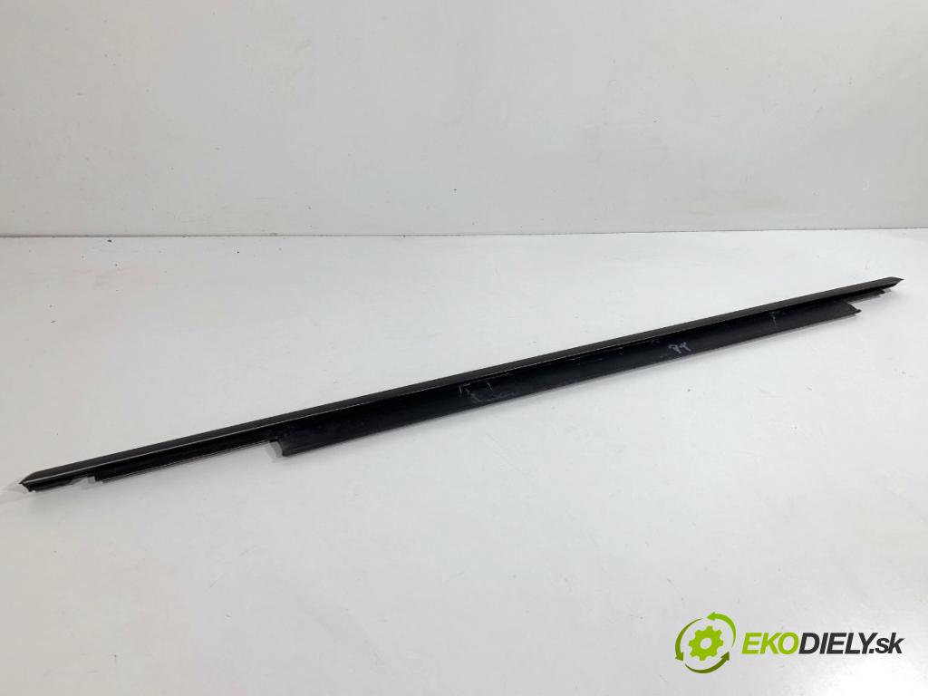 AUDI A4 B8 Kombi 2009 118 kW 1.8 TFSI 1798 Lišta Sbírání: zad pravy