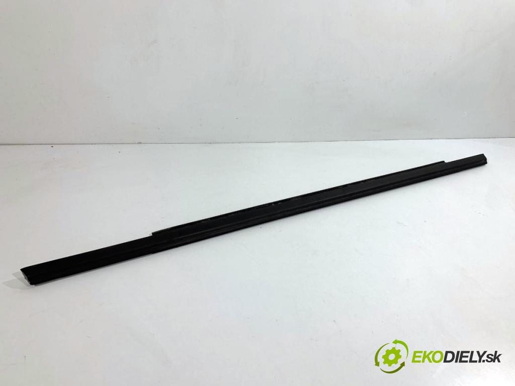 AUDI A4 B8 Kombi 2009 118 kW 1.8 TFSI 1798 Lišta Sbírání: zad ľavy 