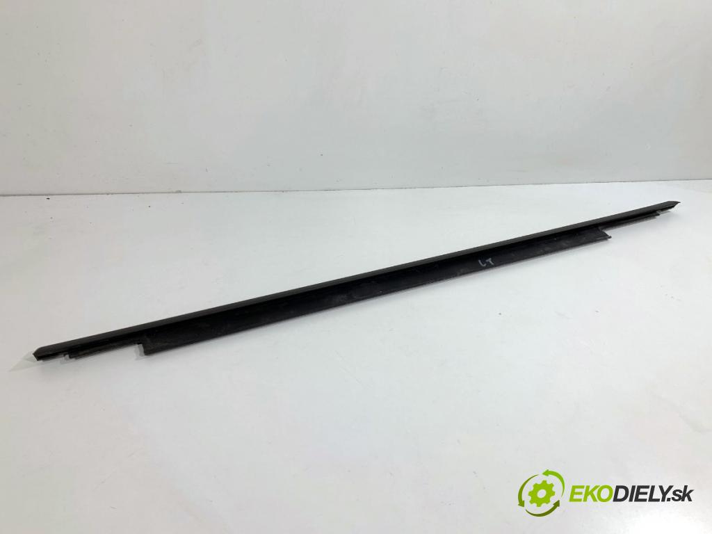 AUDI A4 B8 Kombi 2009 118 kW 1.8 TFSI 1798 Lišta Sbírání: zad ľavy