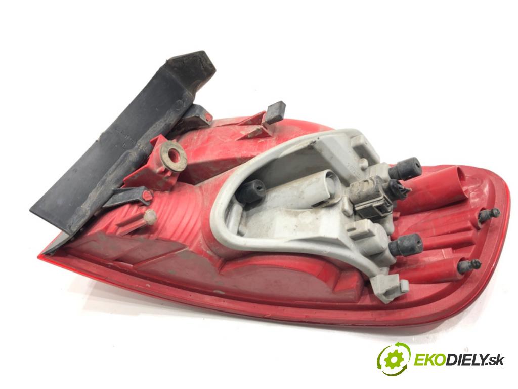 AUDI A4 B8 Kombi 2009 118 kW 1.8 TFSI 1798 světlo levý zadní část