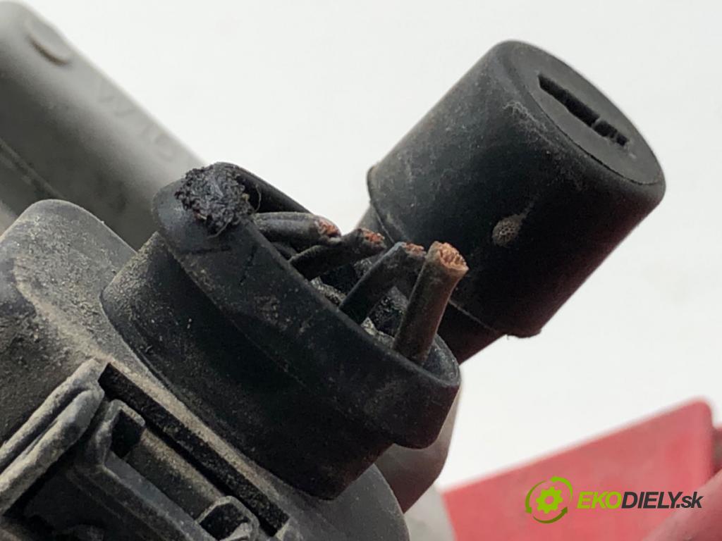 AUDI A4 B8 Kombi 2009 118 kW 1.8 TFSI 1798 světlo levý zadní část