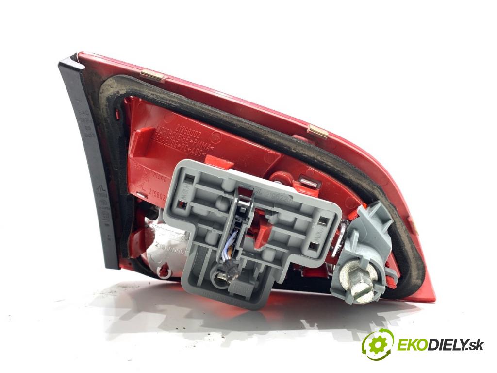 AUDI A4 B8 Kombi 2009 118 kW 1.8 TFSI 1798 světlo pravý zadní část vnitřní 21968002