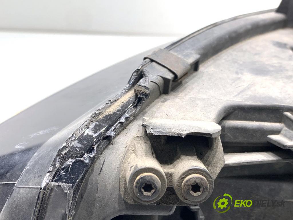 AUDI A4 B8 Kombi 2009 118 kW 1.8 TFSI 1798 světlomet pravý přední část 8K0941004C