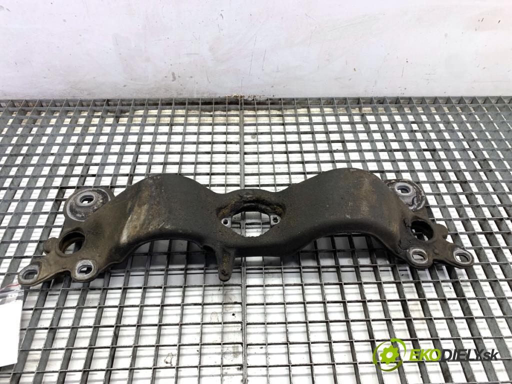 AUDI A4 B6 sedan 2003 96 kW 1.9 TDI 1896 Držiak prevodovky