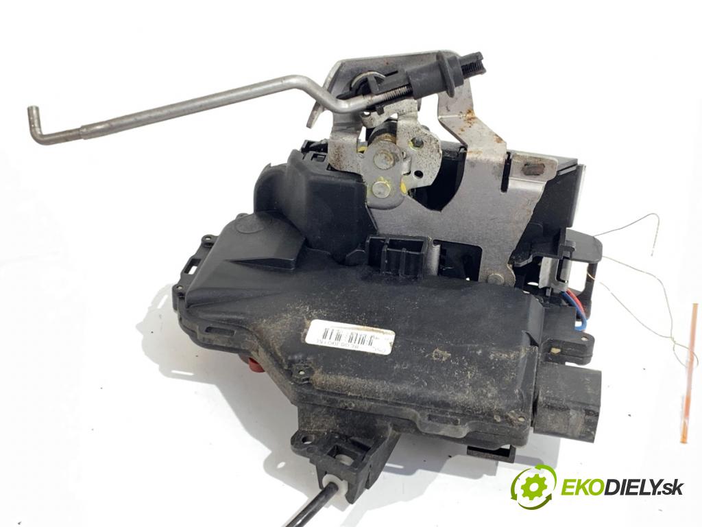 AUDI A4 B6 sedan 2003 96 kW 1.9 TDI 1896 zámok Dvere ľavy zad 8E0839015C